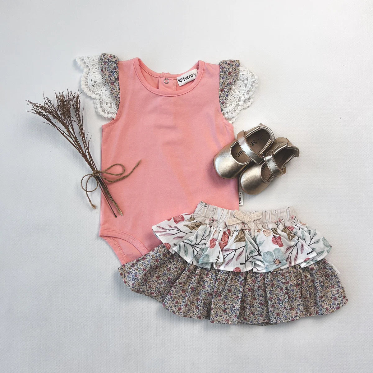 Love_Henry_-_Baby_Girls_Knit_Romper_-_Peach_Pink_2_273c1520-8edb-4fc1-8880-c0b8a6305816.webp