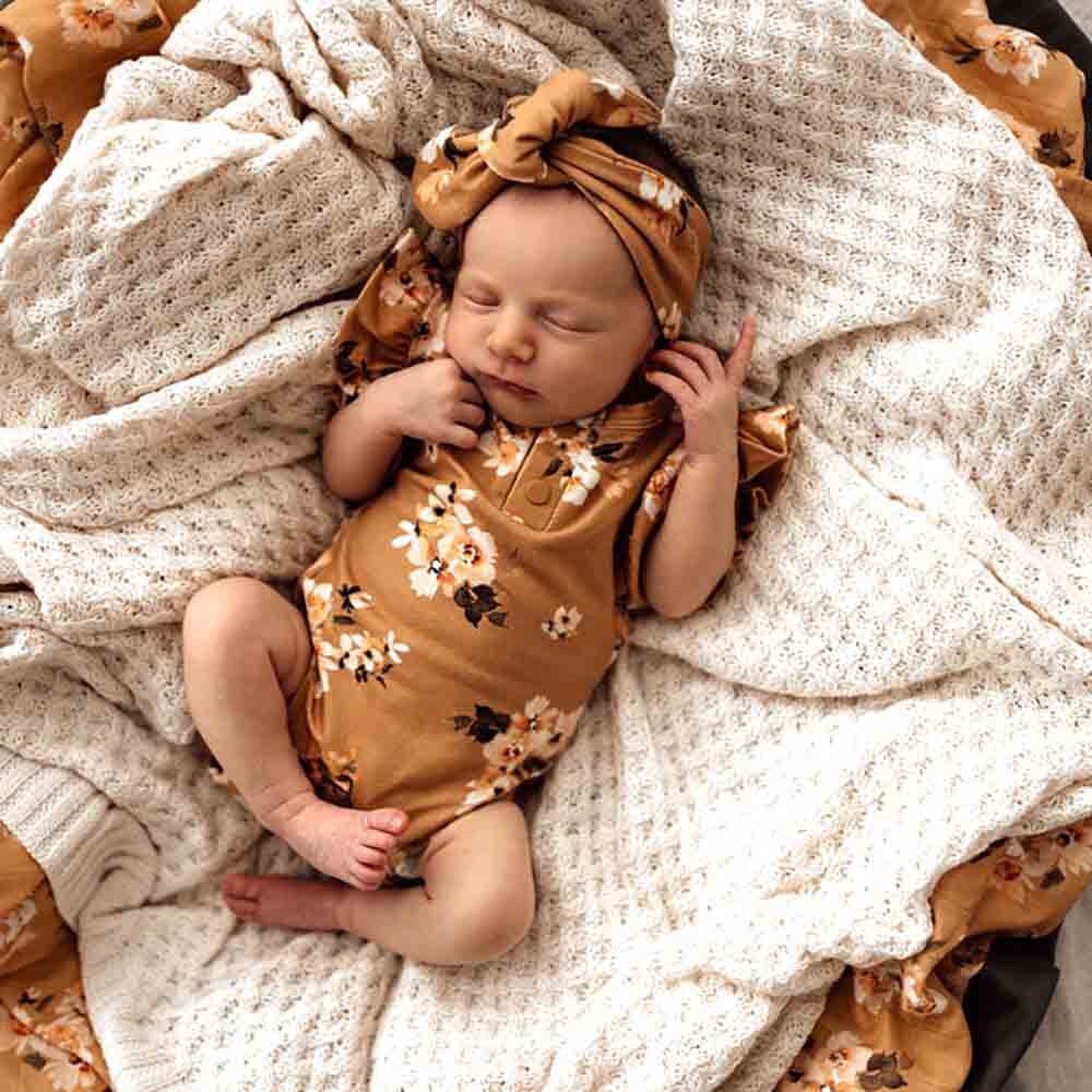 short-sleeve-bodysuit-golden-flower-short-sleeve-organic-bodysuit-8_1000x_f6de7471-2882-4833-95cc-58840c377f0d.jpg